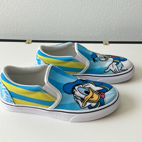 Donald Duck Sneakers - Picture 3 of 6